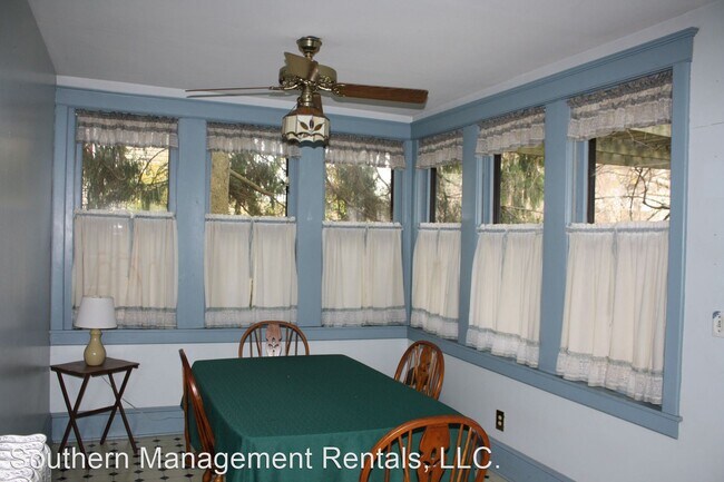 Building Photo - 4 br, 1 bath House - 4 N. 3rd Street