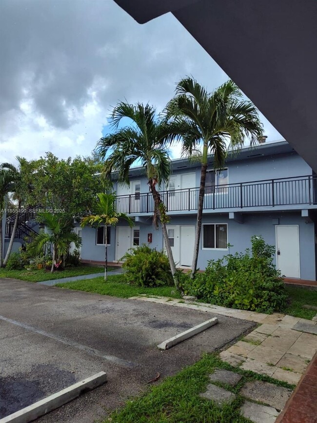 Foto del edificio - 655 Eldron Dr