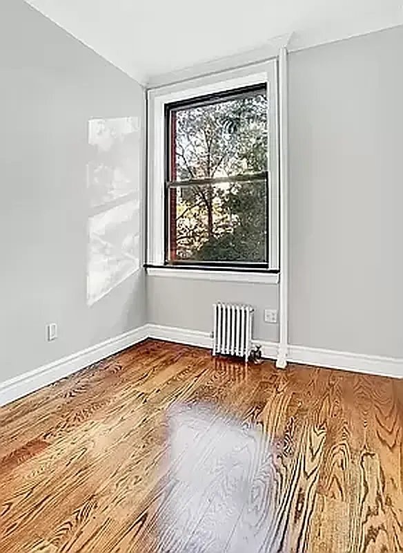 Foto del edificio - 326 E 35th St