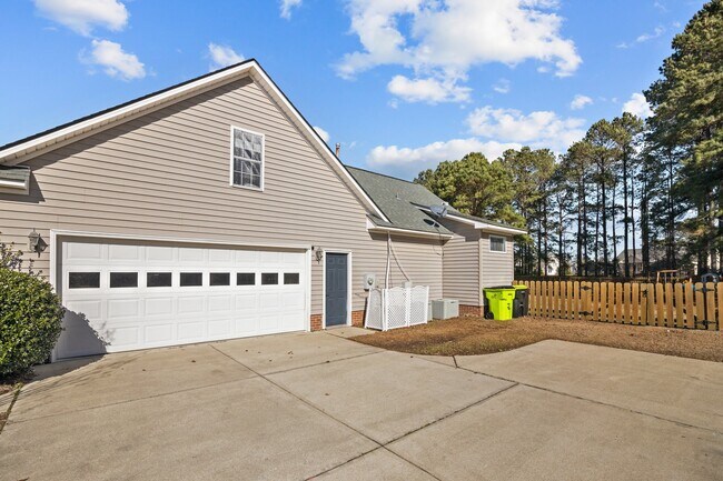 Building Photo - 203 Barrington Way