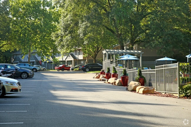 Building Photo - Townhomes at 770