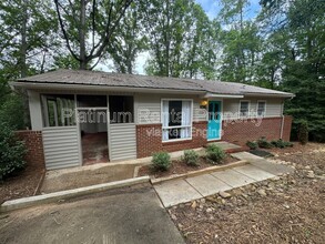Building Photo - 656 N Chestatee St