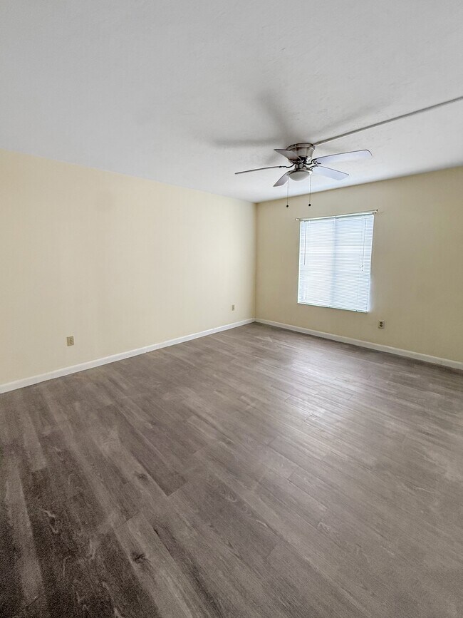 Building Photo - 4701 Lakeside Club Blvd