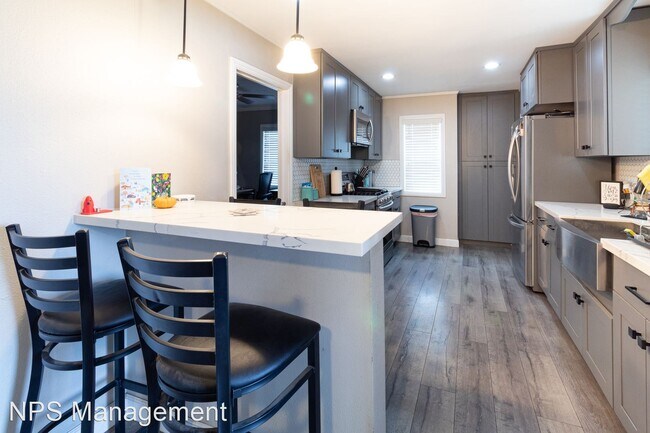 Building Photo - 2 br, 1 bath Apartment - 907 N Evergreen A...