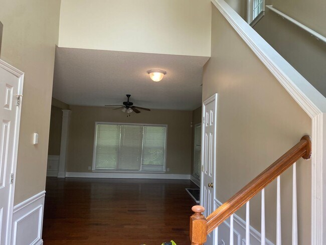 Foto del edificio - Prime location, HOA controlled community, ...