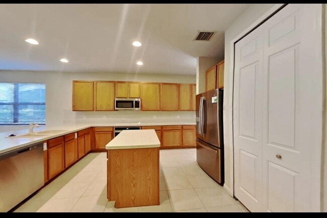 Building Photo - 20350 Chestnut Grove Dr