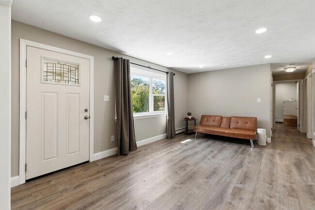 Foto del edificio - 18 Brookfield Dr