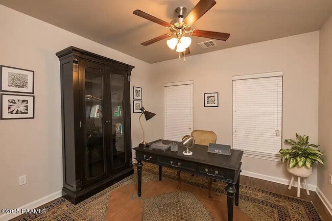 Building Photo - 1521 Camellia Blvd