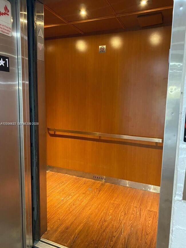 Foto del edificio - 721 N Pine Island Rd