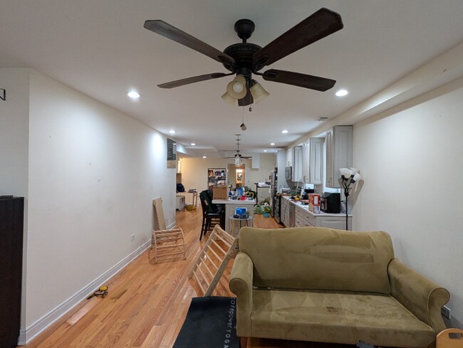 Foto del edificio - 2505 N Hamlin Ave