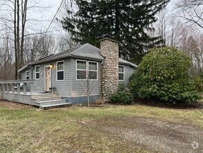 Building Photo - 785 Gunton Dr