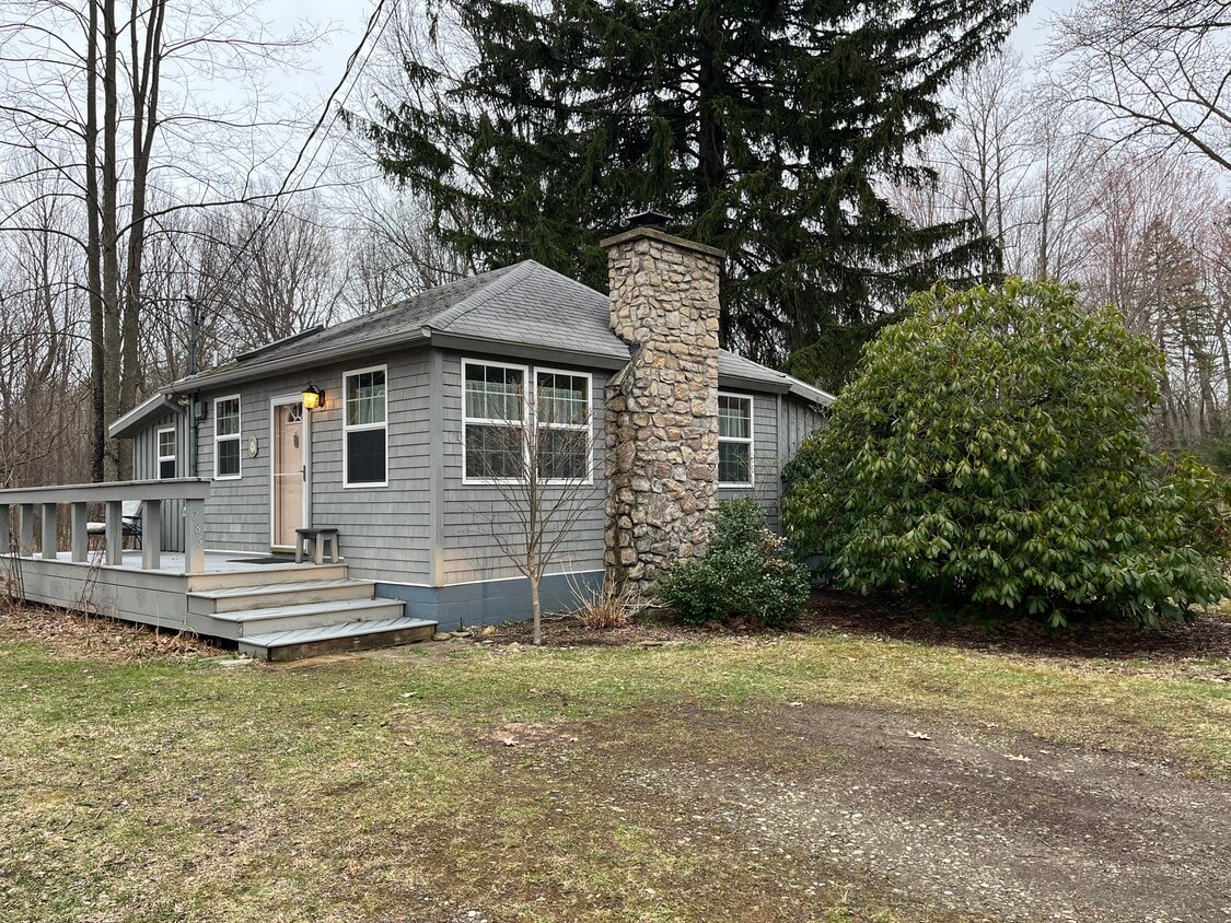Primary Photo - 785 Gunton Dr