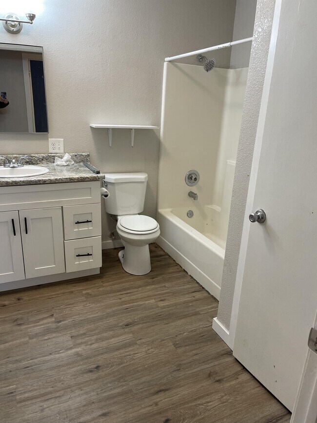 Foto del edificio - 537 W Juniper Dr