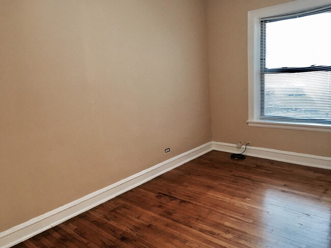 Building Photo - Fantastic Updated 1bed in Belmont Craigin