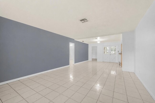 Photo - 117 SW 4th Avenue House