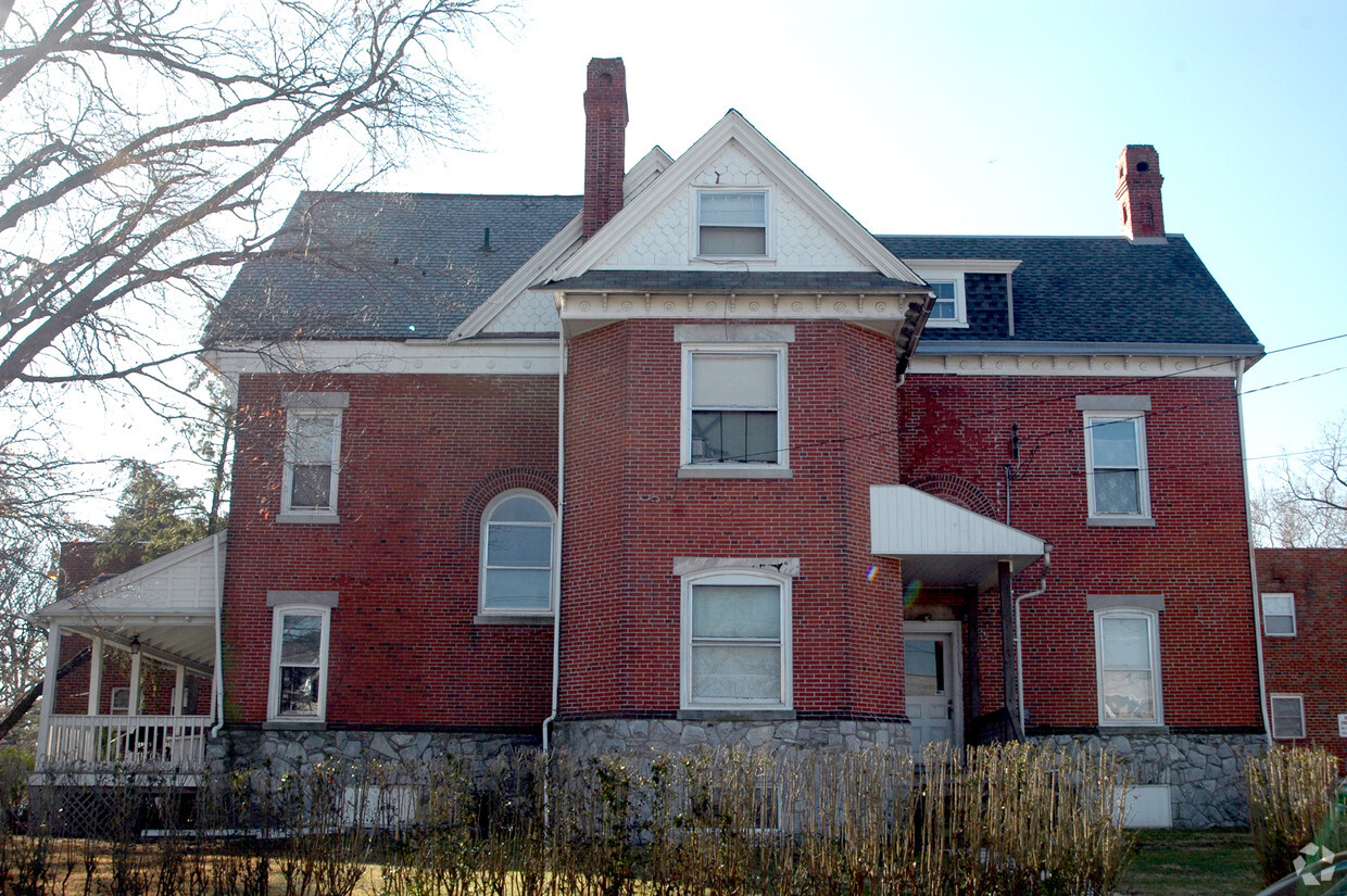 Building Photo - Carrie Court