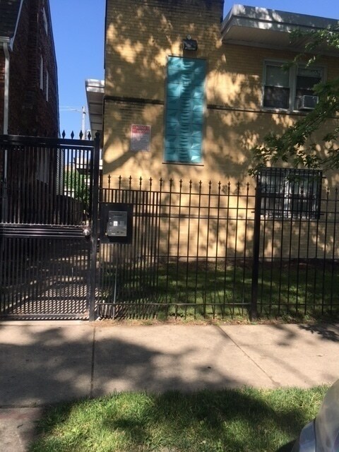 Building Photo - 6522 S Vernon Ave