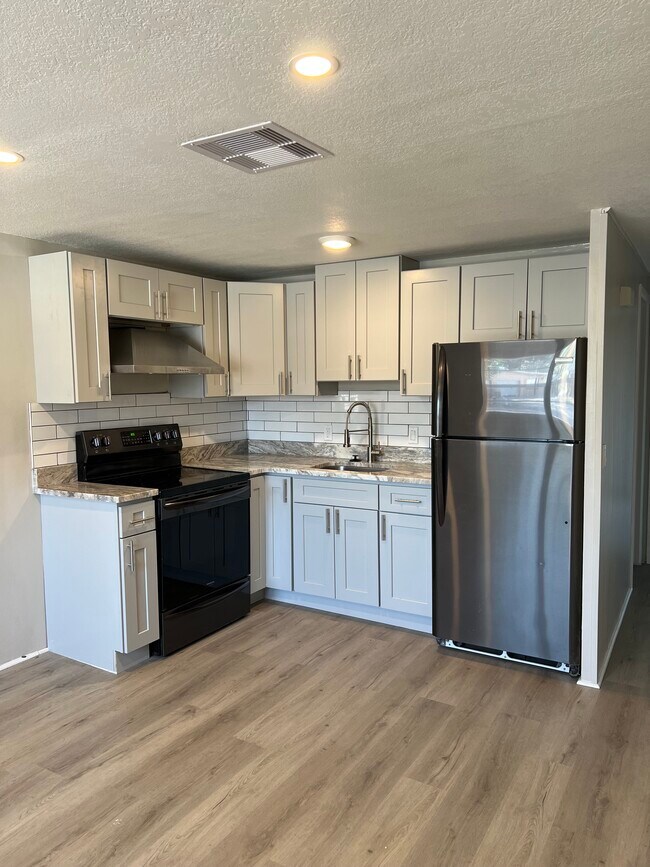 Building Photo - 612 Dogwood Ct
