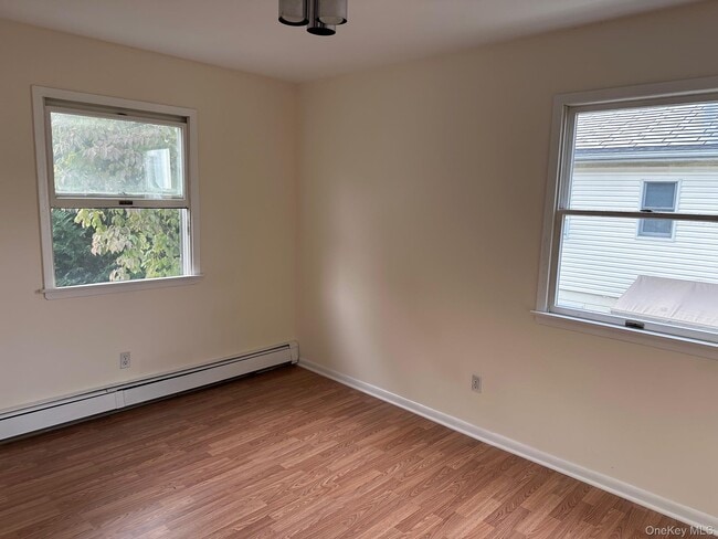Building Photo - 15 Manhasset Ave