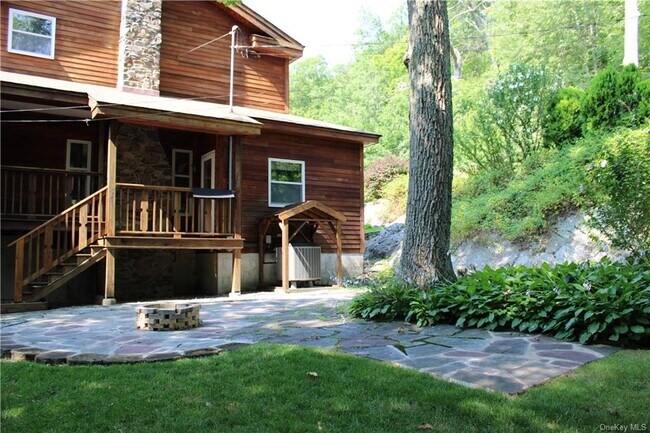 Building Photo - 58 Deer Trail N
