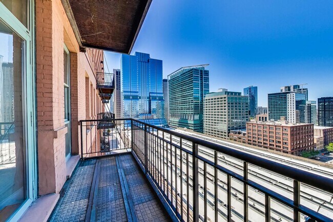Foto del edificio - 165 N Canal St