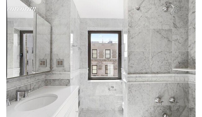 Building Photo - 25 E 83rd St