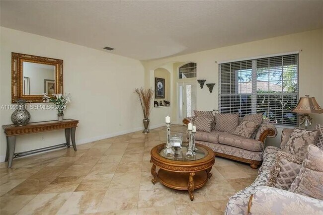 Foto del edificio - 6945-6974 74th St Cir E