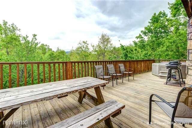 Building Photo - 521 Deer Path Ln