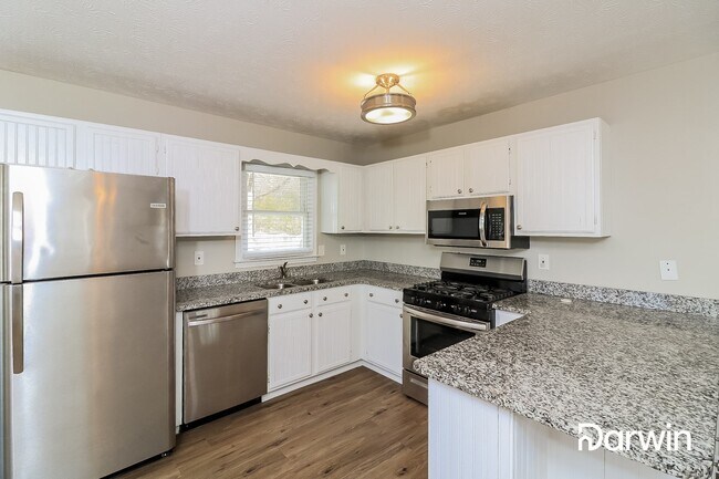 Building Photo - 45 Village Dr