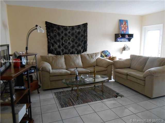 Foto del edificio - 7725 Carlyle Ave