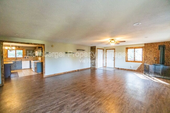 Building Photo - 1407 W Spring Ln
