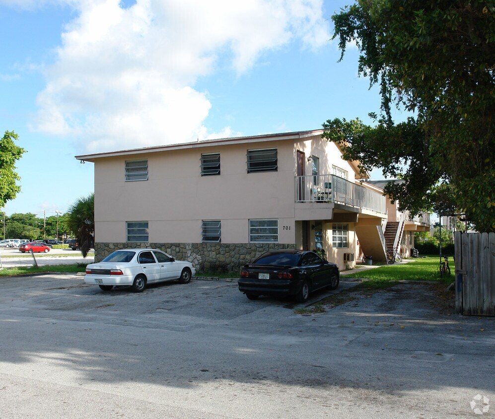 Primary Photo - 701 SE 22nd St