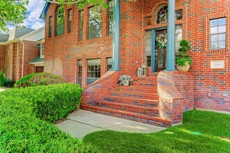 Building Photo - 1706 Country Squire Dr