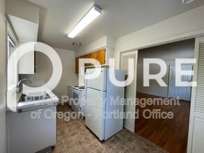 Building Photo - 1511 SE Oak St