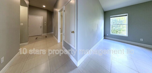 Building Photo - 11225 Summer Star Dr