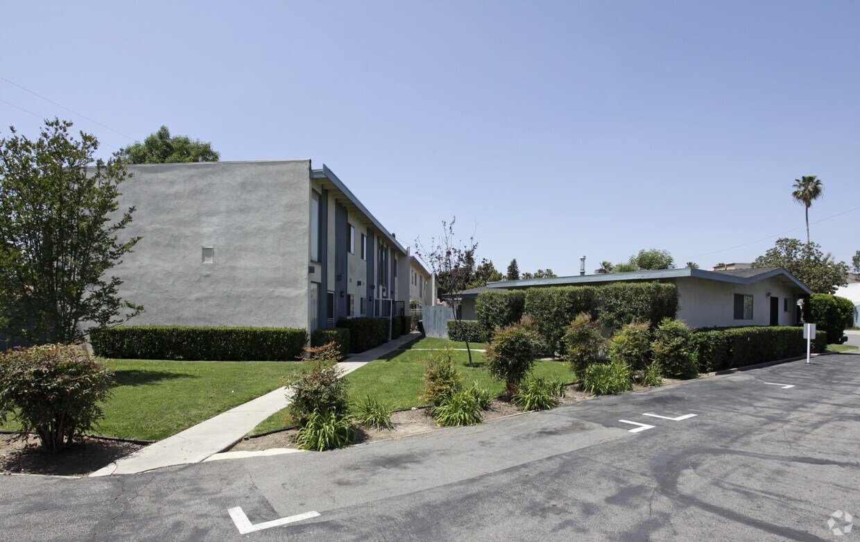 Foto del edificio - 1092-1098 Andrews St