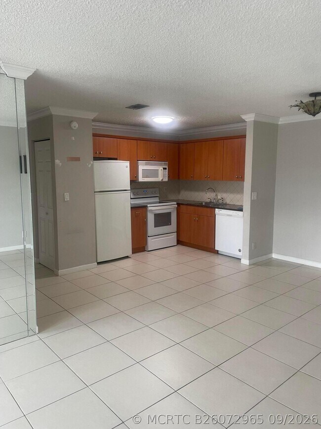 Foto del edificio - 170 Cypress Club Dr