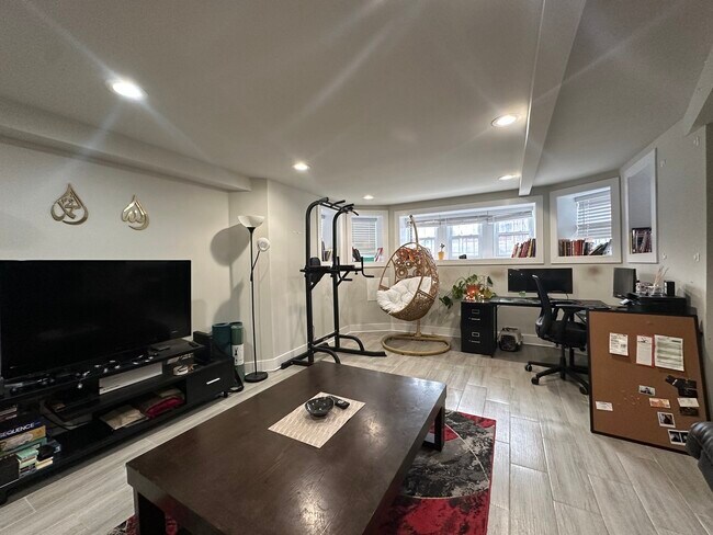 Foto del edificio - 2524 W Superior St