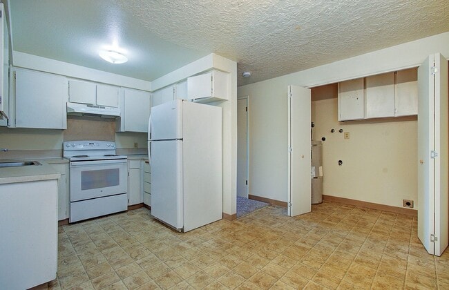 Building Photo - Gladson 3802