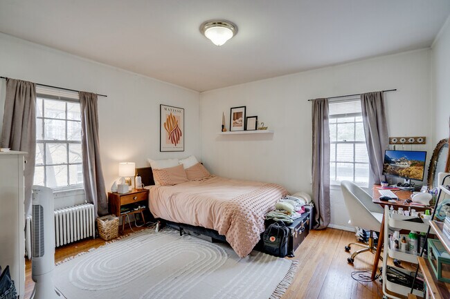 Building Photo - 2775 Xerxes Ave S