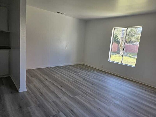 Foto del edificio - 1227 E Pasadena St