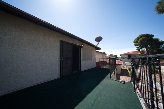 Balcón - 5282 S Maryland Pky