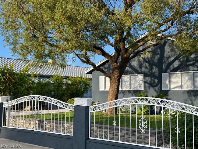Foto del edificio - 504 Falcon Ln