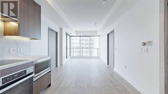 Photo du bâtiment - 95 McMahon Dr