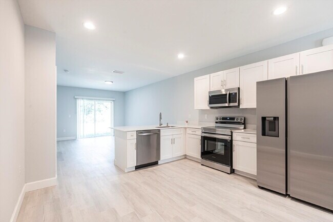 Foto del edificio - BRAND NEW Construction, 3 bed / 2 bath Ren...