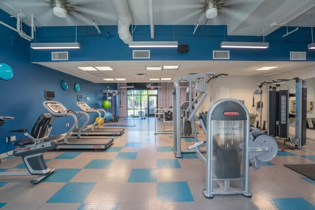 Foto del edificio - 1275 E University Dr