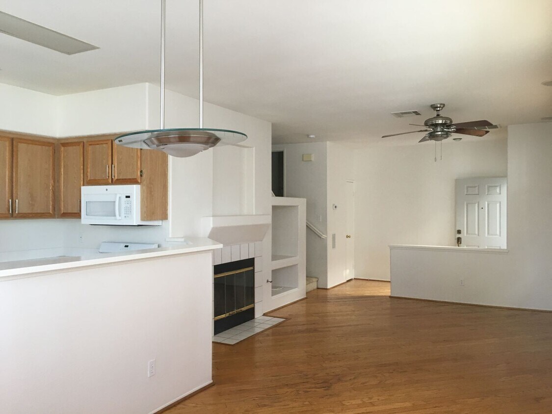 Primary Photo - Cozy Townhome in Scripps Ranch!