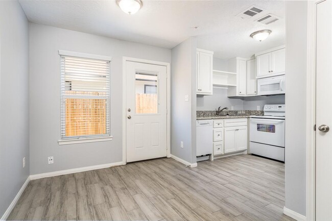 Foto del edificio - 207 N Poplar St