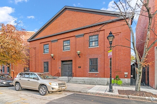 Building Photo - Contemporary 2 BR, 2.5BA in Historic Ridge...