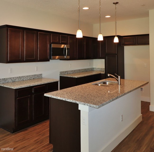 Building Photo - 3 br, 2.5 bath House - 868 4th Ave S